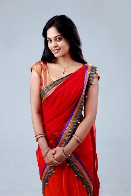 Hot Girl Bindu Madhavi Navel Photos In Red Saree 7